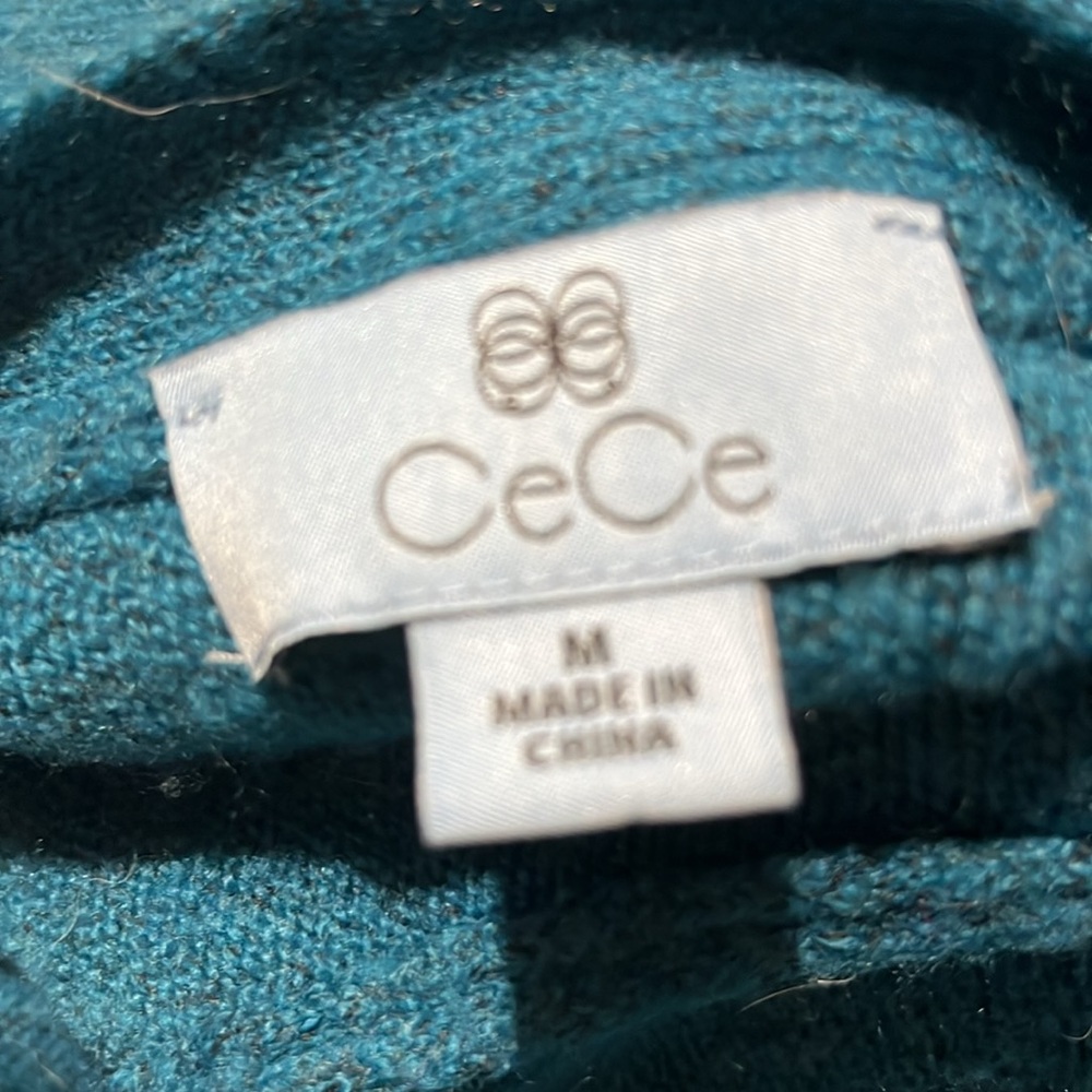 Cece sexy vneck back sweater with gorgeous buttons - Picture 6 of 7